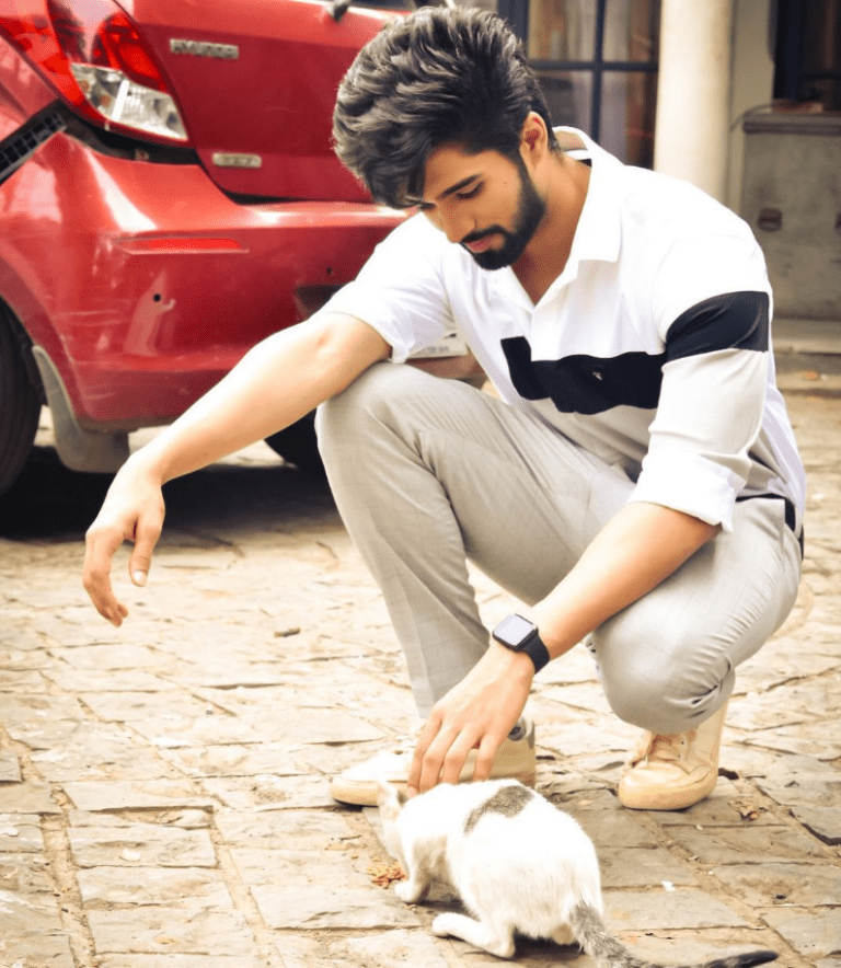 Zeeshan Khan Age, Girlfriend, Height, Biography